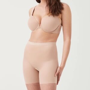 NWOT SPANXshape™ Invisible Girlshort